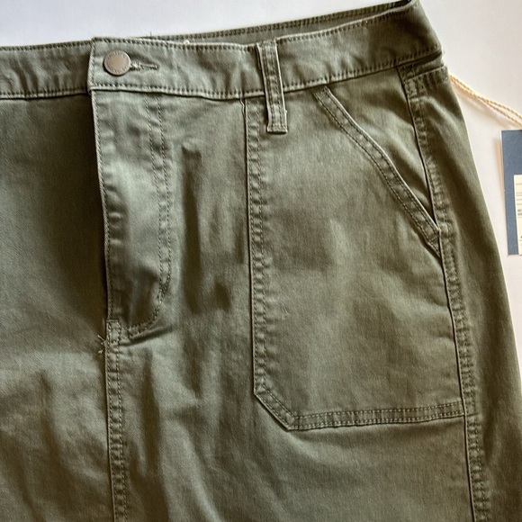 UNIVERSAL THREADS.. NWTS..ARMY GREEN JEAN SKIRT…SIZE 12…WAIST 16-17” LENGTH 17” - Picture 3 of 5